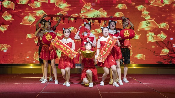 “勵行致遠，共建未來” ——康利石材集團2020年新春聯(lián)歡晚會圓滿落幕